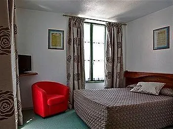 Hotel Logis Le Relais Des Remparts 2*