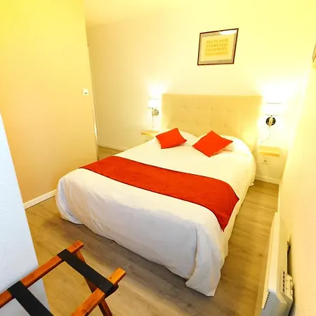 Hotel Logis Le Relais Des Remparts
