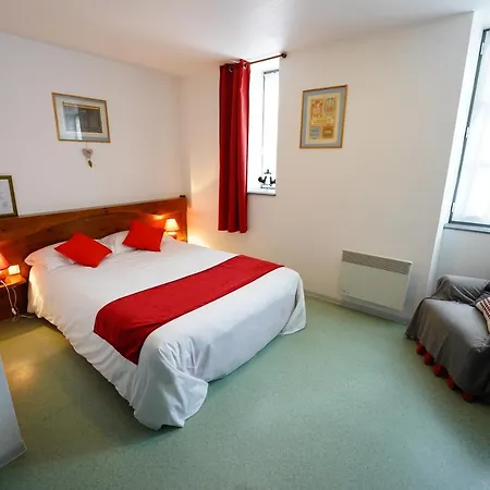 Logis Le Relais Des Remparts Hotel 2*