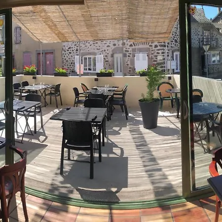 Hotel Logis Le Relais Des Remparts 2*