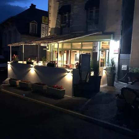 Hotel Logis Le Relais Des Remparts 2*