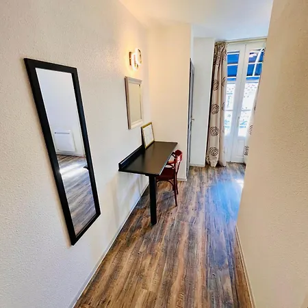 Logis Le Relais Des Remparts Hotel 2*