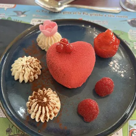 Logis Le Relais Des Remparts Hotel 2*